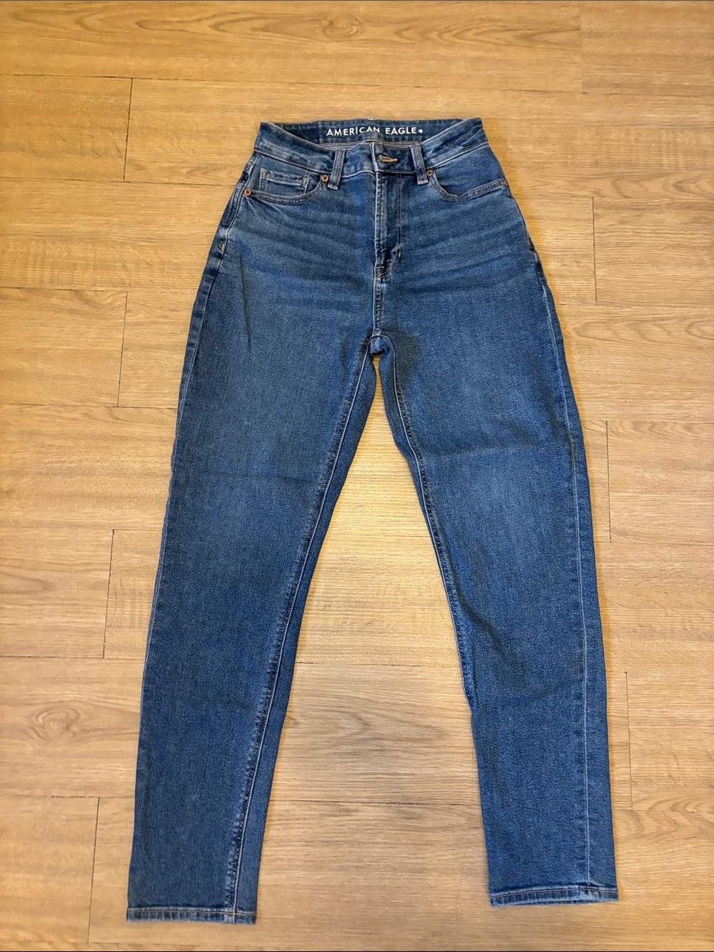American Eagle Outfitters High-Rise Jeans in Medium Blue Wash